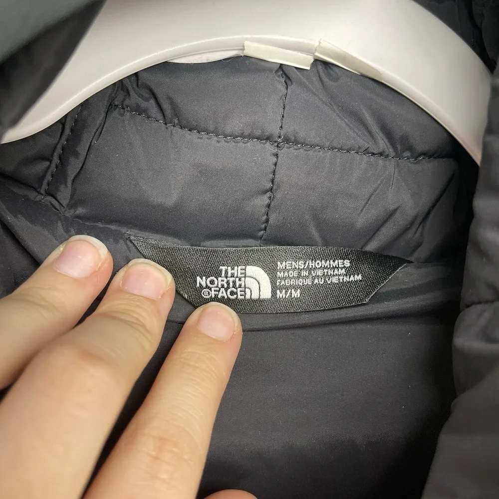 The North Face Thermoball Jacket Mens Medium Black Outdoor Hiking Zip Up NWT